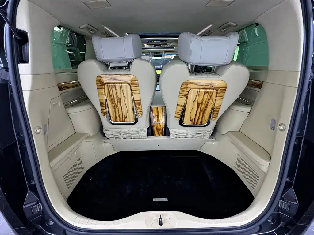Toyota Alphard 2022 — фото 21