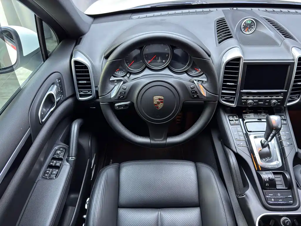 Porsche Cayenne 2014 — фото 11