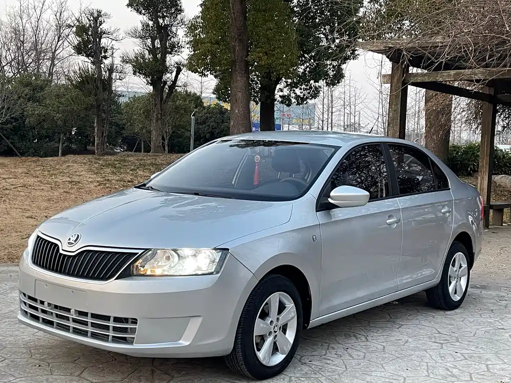Skoda Rapid 2016 — фото 1