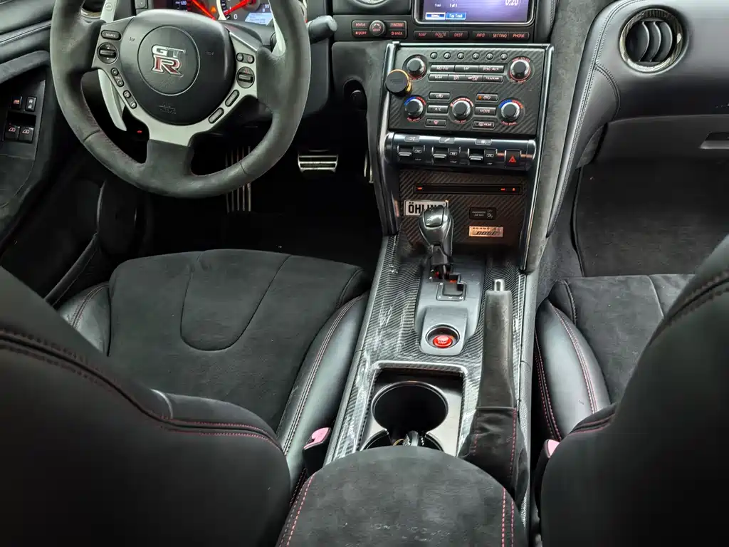 Nissan GT-R 2015 — фото 17