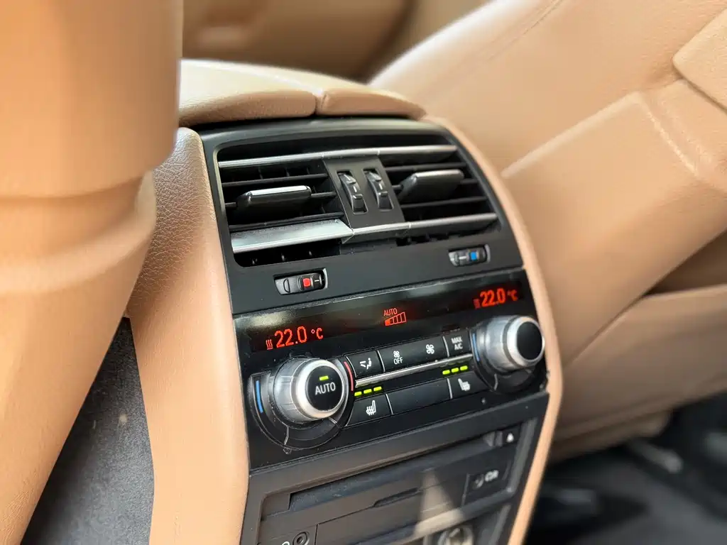 BMW 7 Series 2015 — фото 16