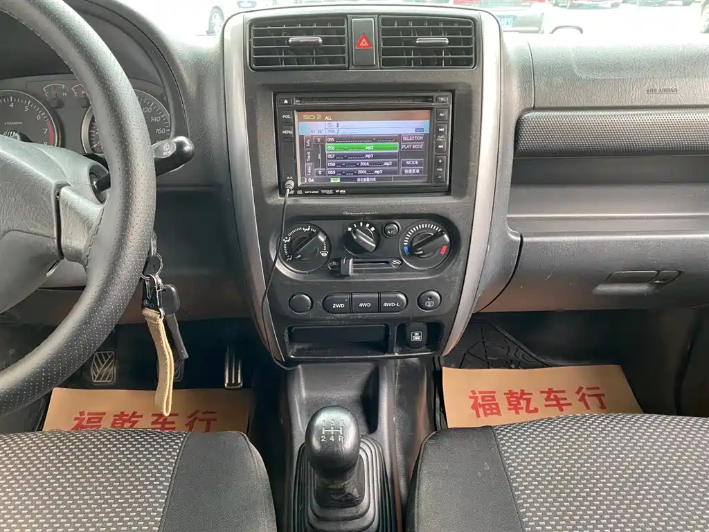 Suzuki Jimny 2011 — фото 20