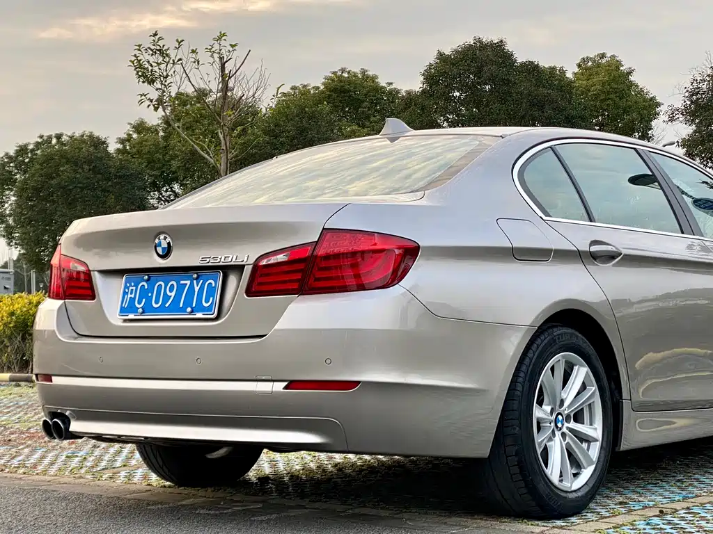 BMW 5 Series 2012 — фото 14