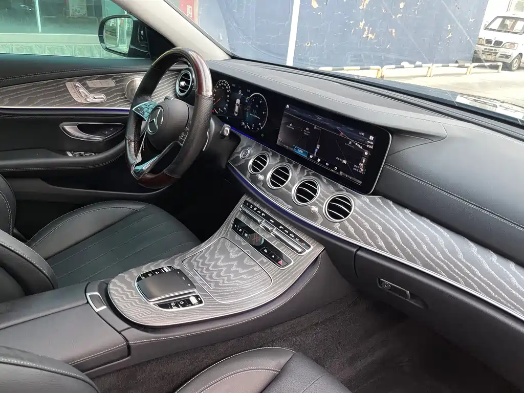 Mercedes-Benz E-Class 2022 — фото 14