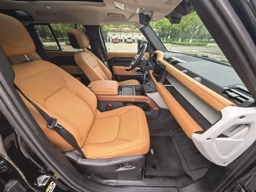Land Rover Defender 2023 — фото 18