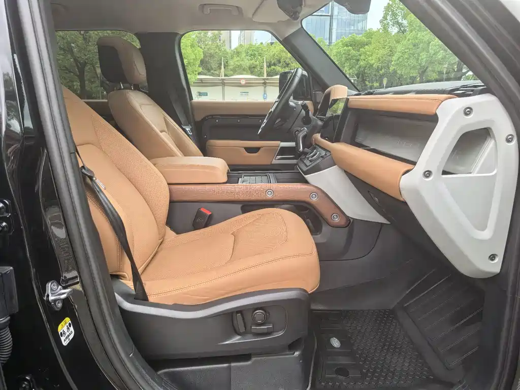 Land Rover Defender 2023 — фото 13