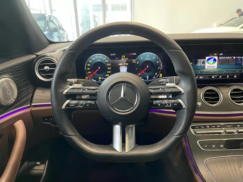 Mercedes-Benz E-Class 2022 — фото 11
