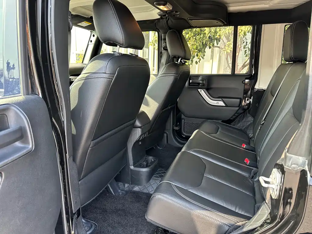 Jeep Wrangler 2018 — фото 8