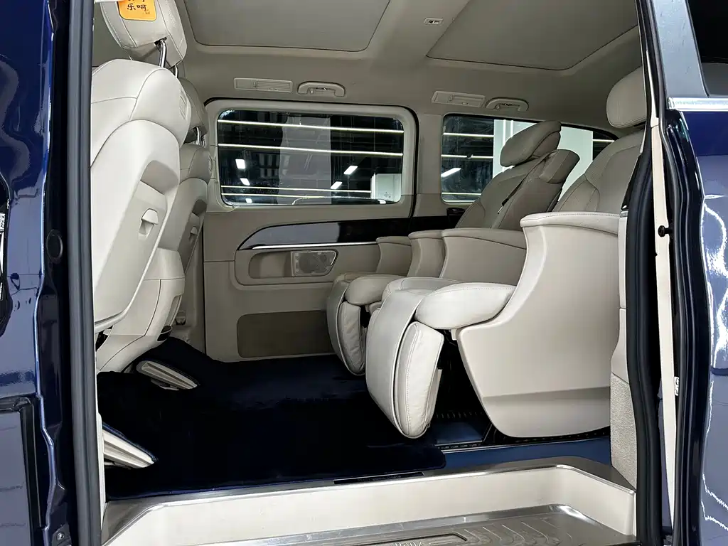 Mercedes-Benz V-Class 2020 — фото 20