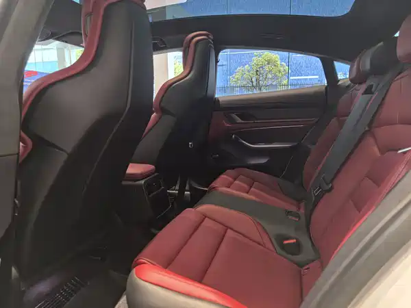 Porsche Taycan 2024