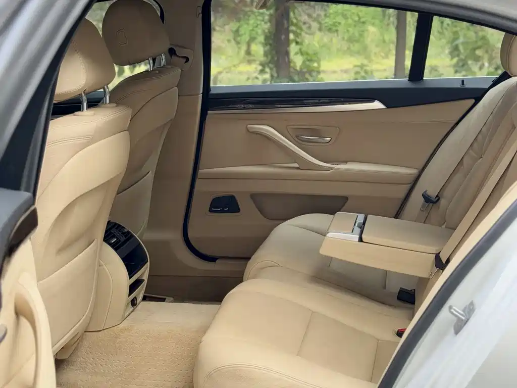 BMW 5 Series 2014 — фото 19