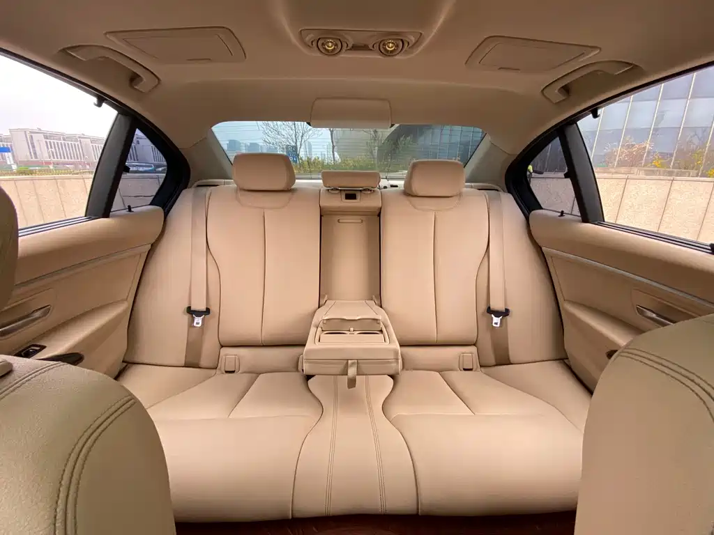 BMW 3 Series 2015 — фото 20