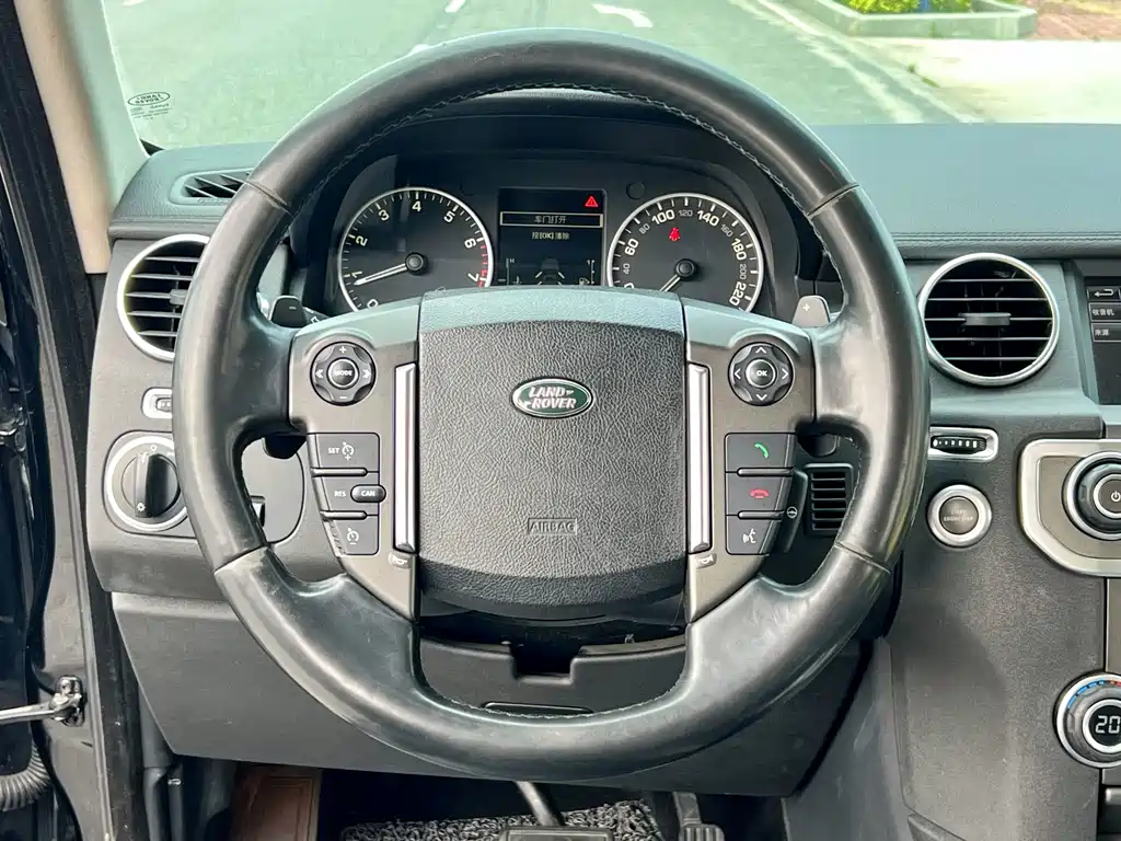 Land Rover Discovery 2015 — фото 10