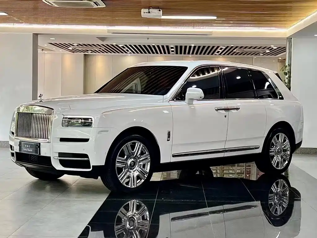 Rolls-Royce Cullinan 2021 — фото 1