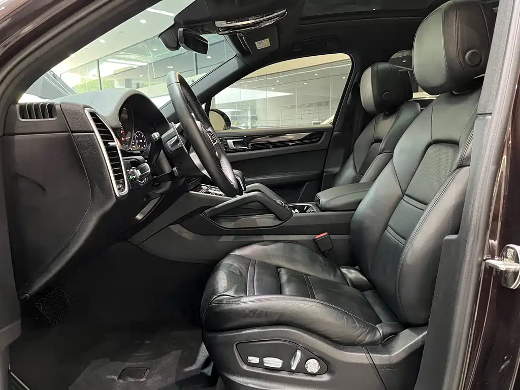 Porsche Cayenne 2018 — фото 10