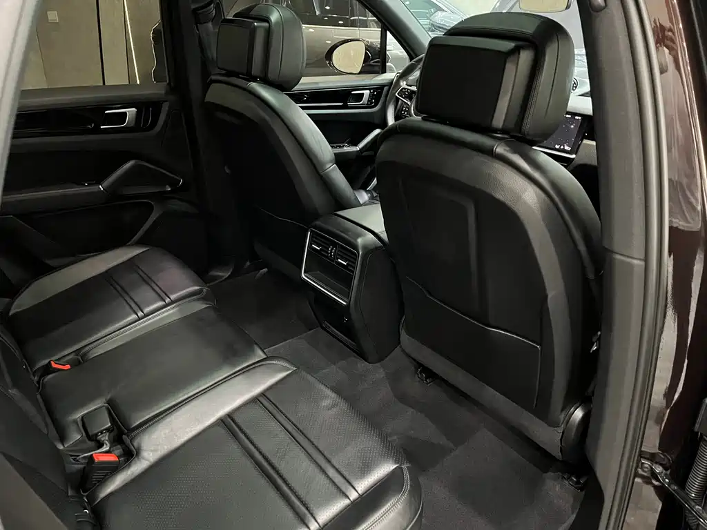 Porsche Cayenne 2018 — фото 26