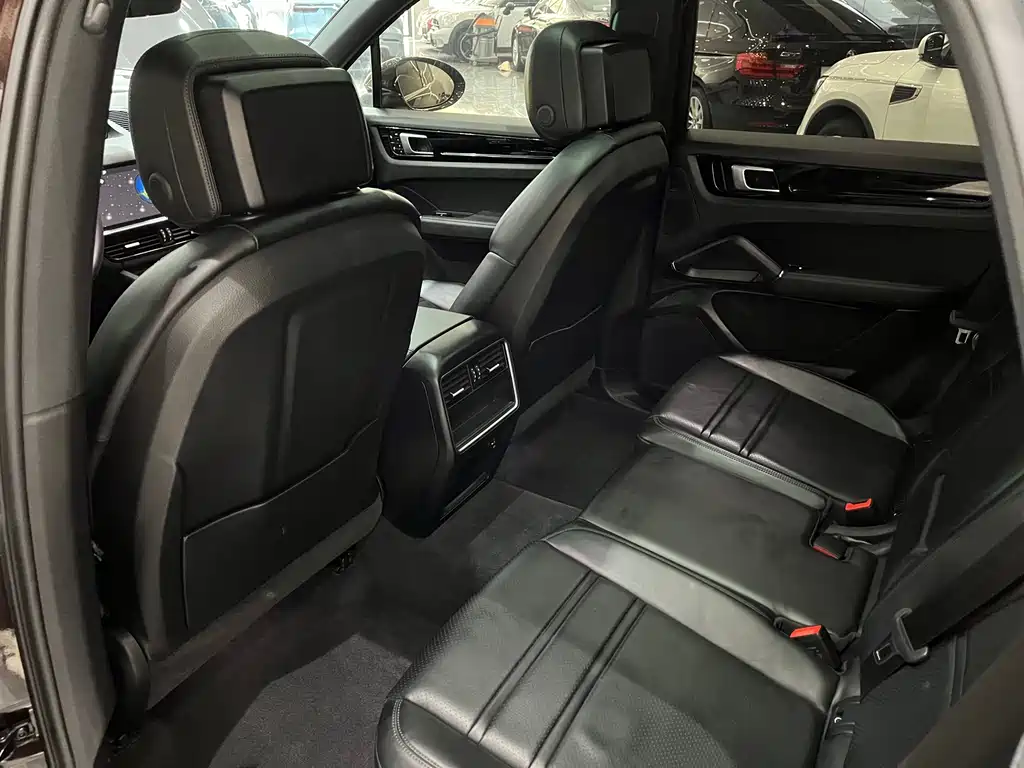 Porsche Cayenne 2018 — фото 23