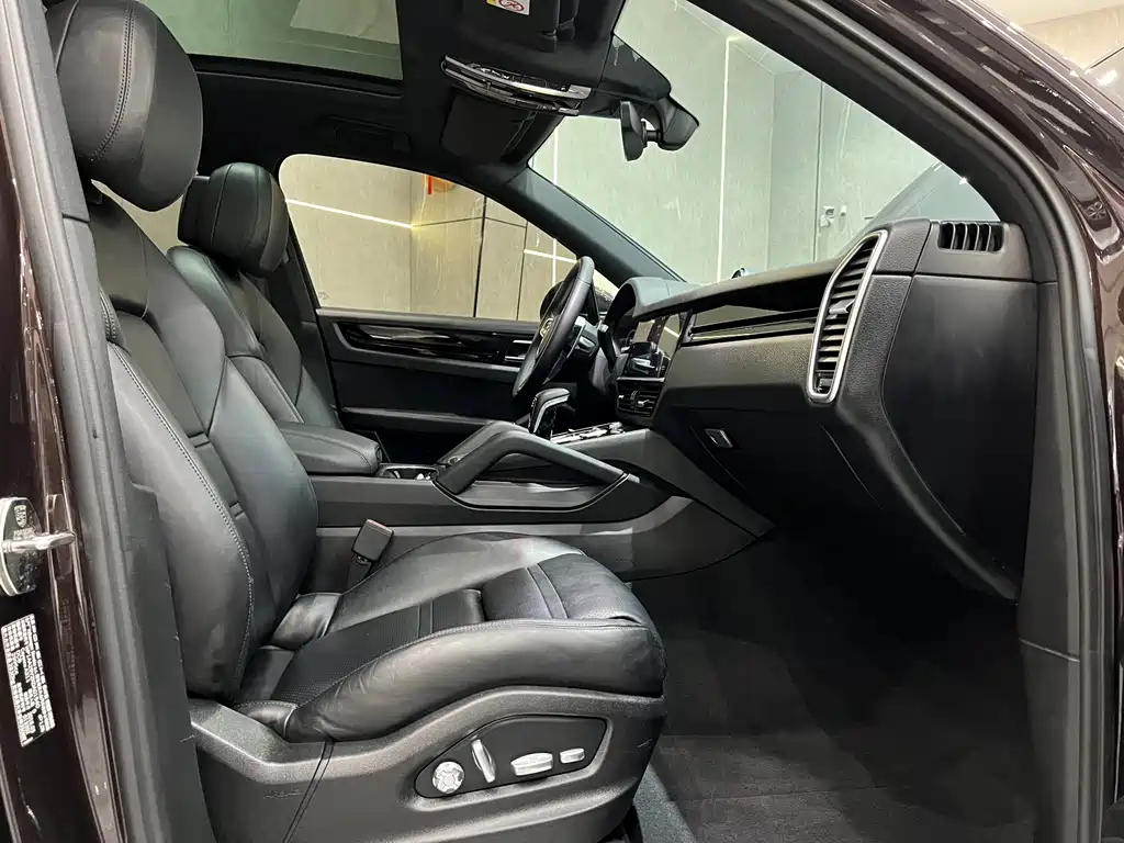 Porsche Cayenne 2018 — фото 19