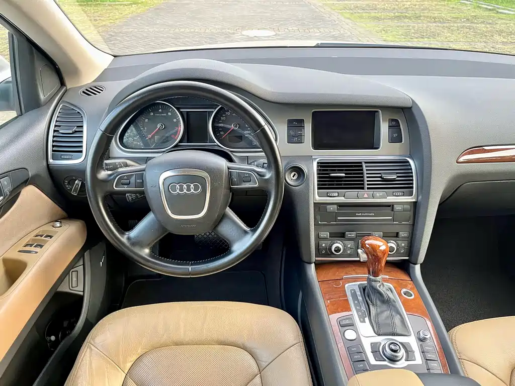 Audi Q7 2011 — фото 11