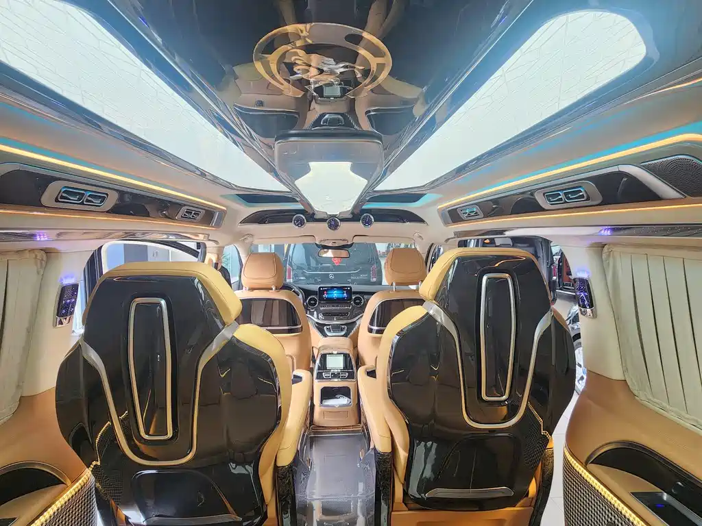 Mercedes-Benz V-Class 2024 — фото 16