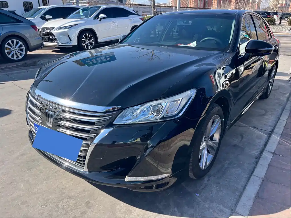 Toyota Crown 2016 — фото 1