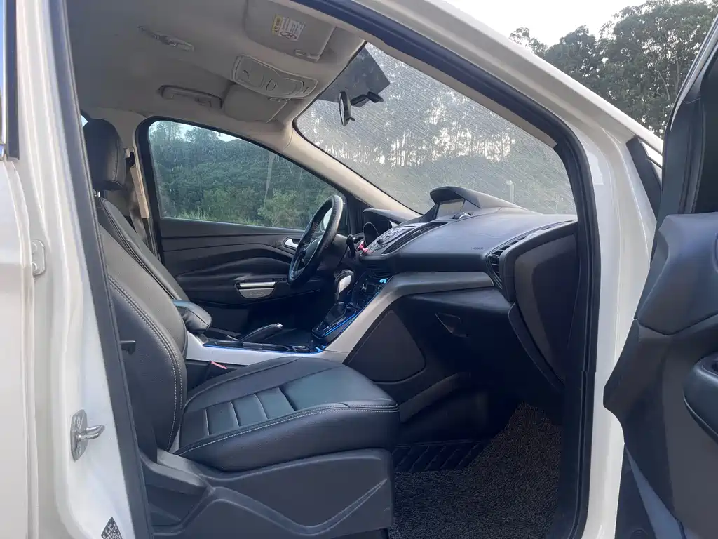 Ford Kuga 2016 — фото 12