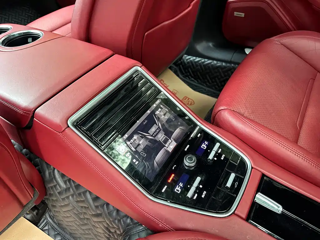 Porsche Panamera 2018 — фото 10