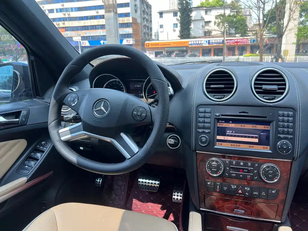 Mercedes-Benz M-Class 2011 — фото 10