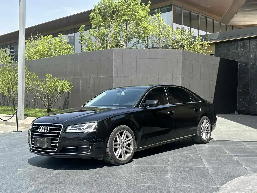 Audi A8 2017 — фото 1