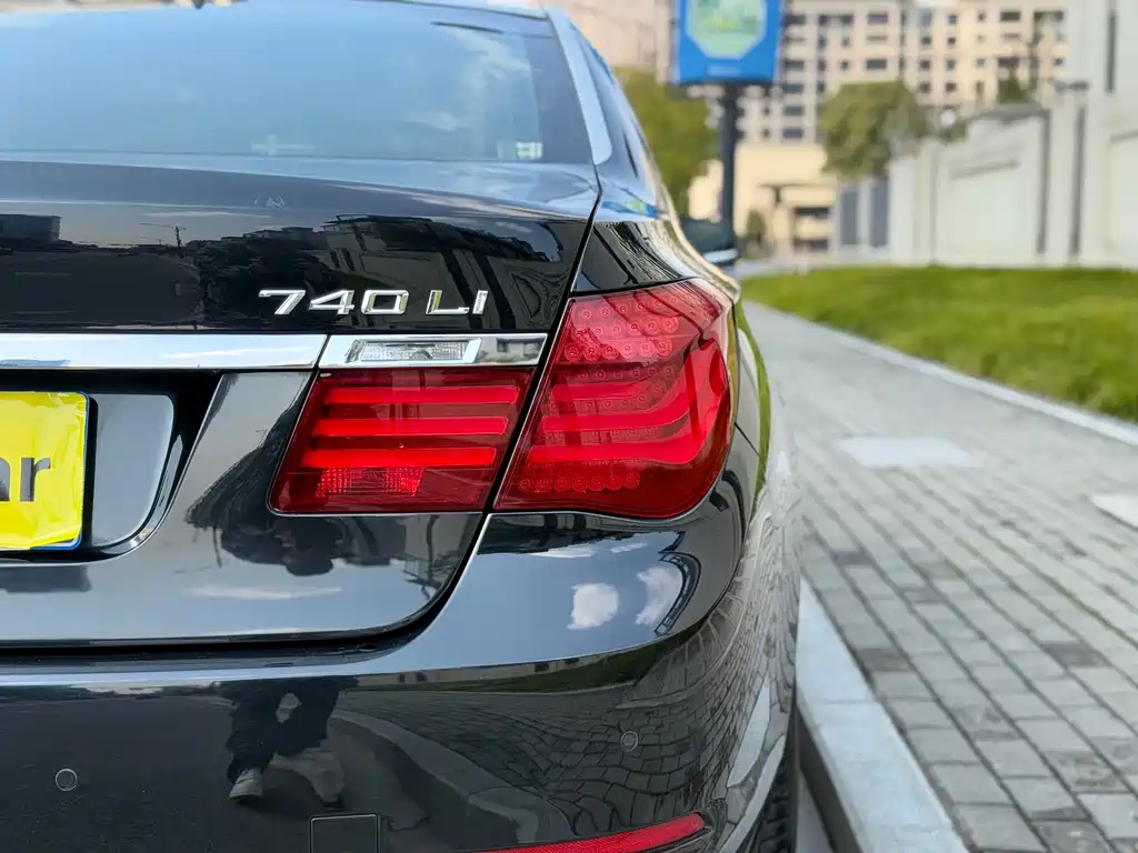 BMW 7 Series 2015 — фото 18
