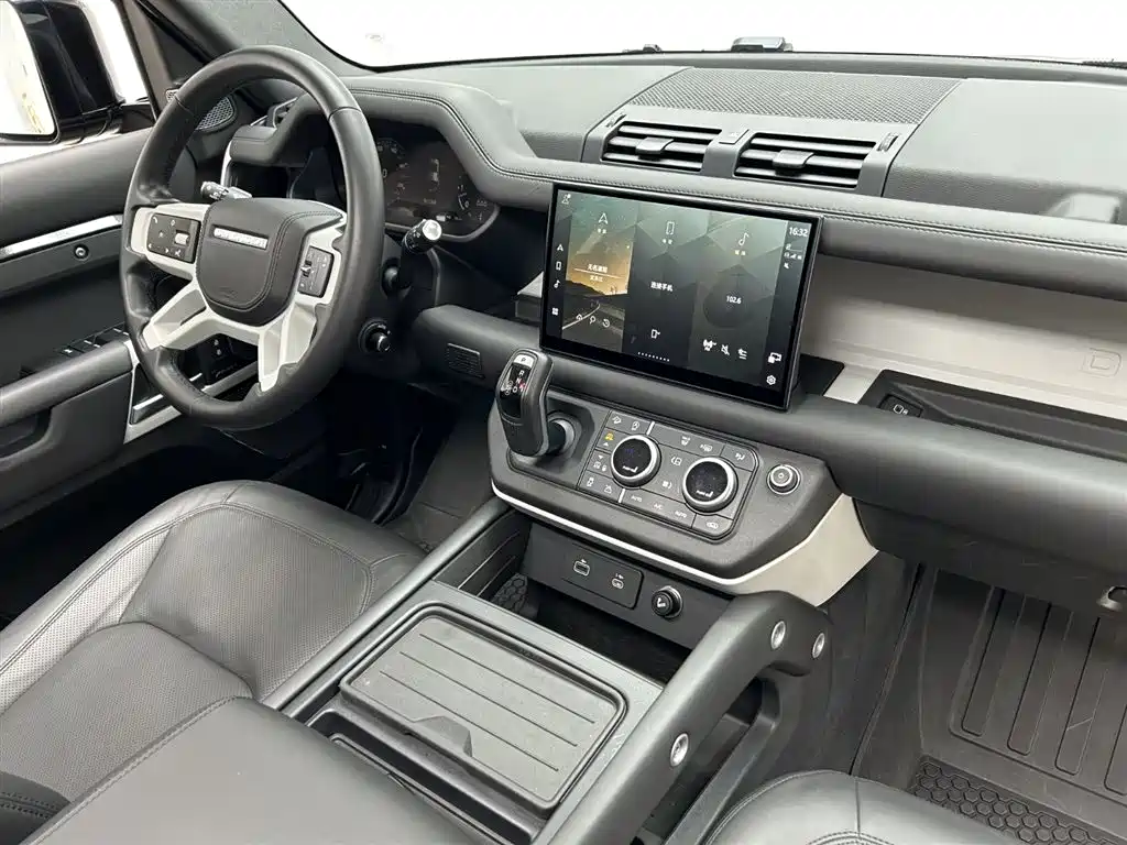 Land Rover Defender 2023 — фото 23