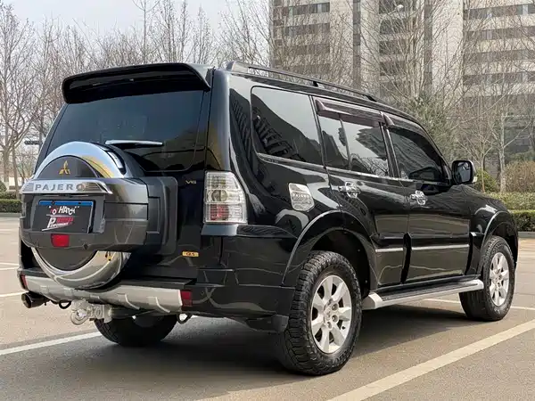 Mitsubishi Pajero 2016