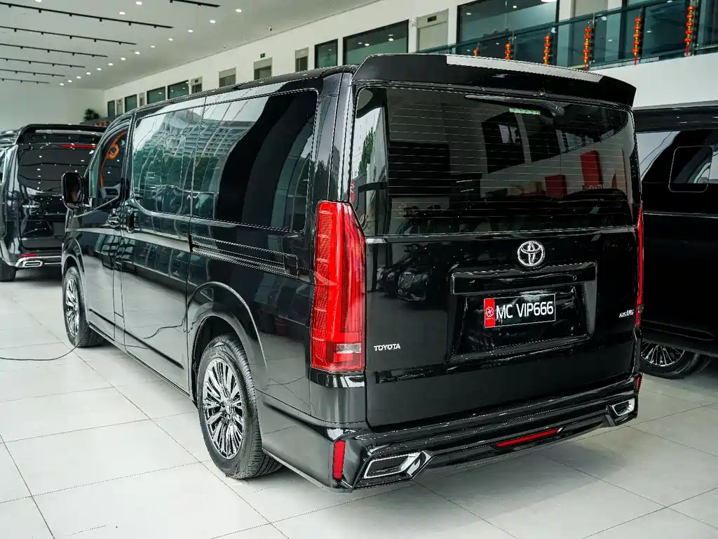 Toyota Hiace 2025 — фото 20