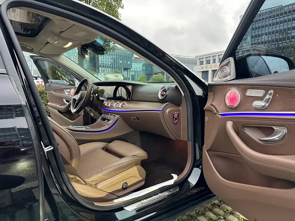 Mercedes-Benz E-Class 2023 — фото 9
