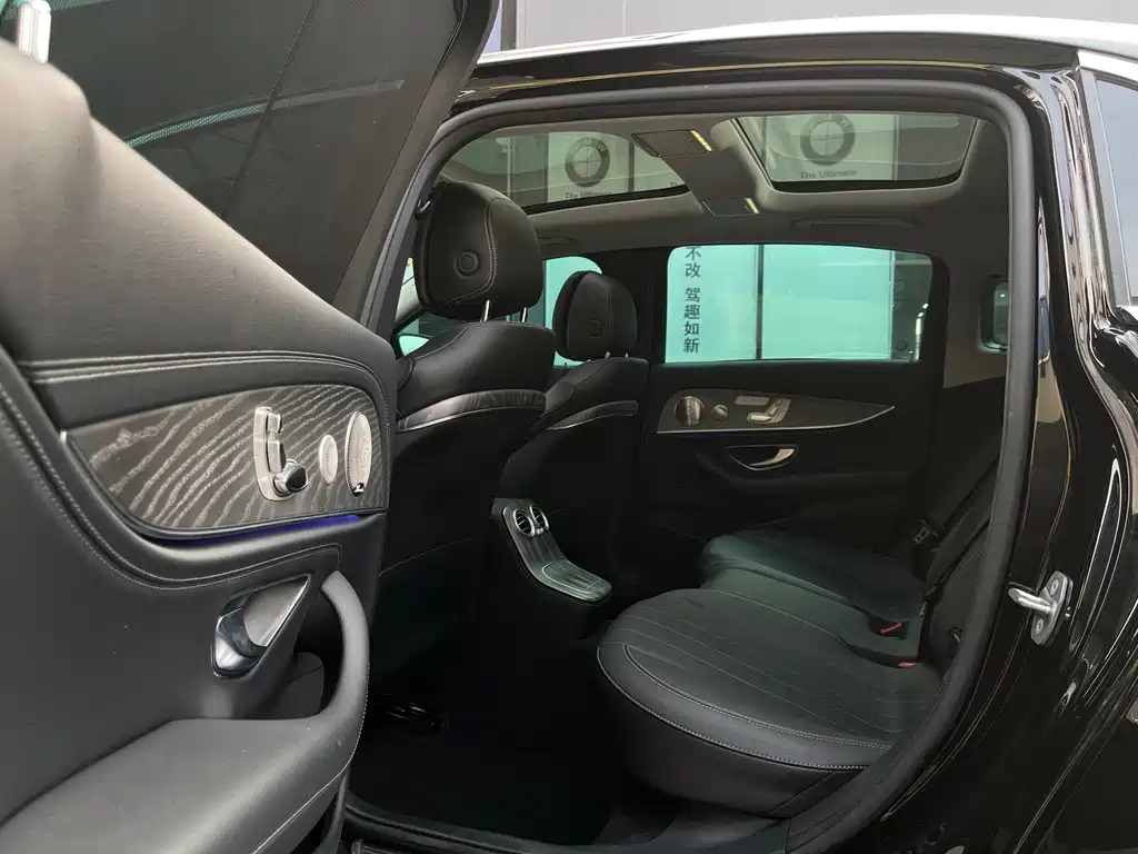 Mercedes-Benz E-Class 2022 — фото 11