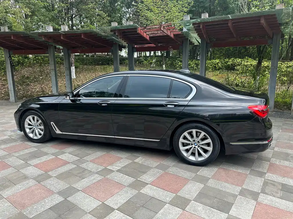BMW 7 Series 2016 — фото 10