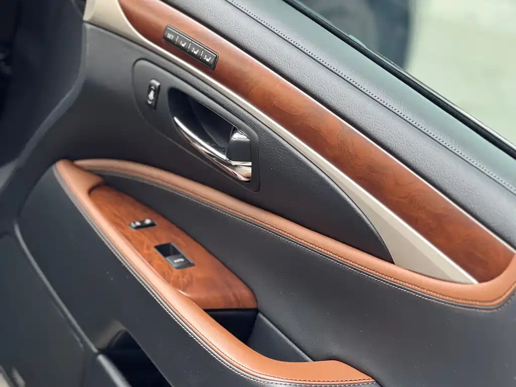 Lexus LS 2013 — фото 29