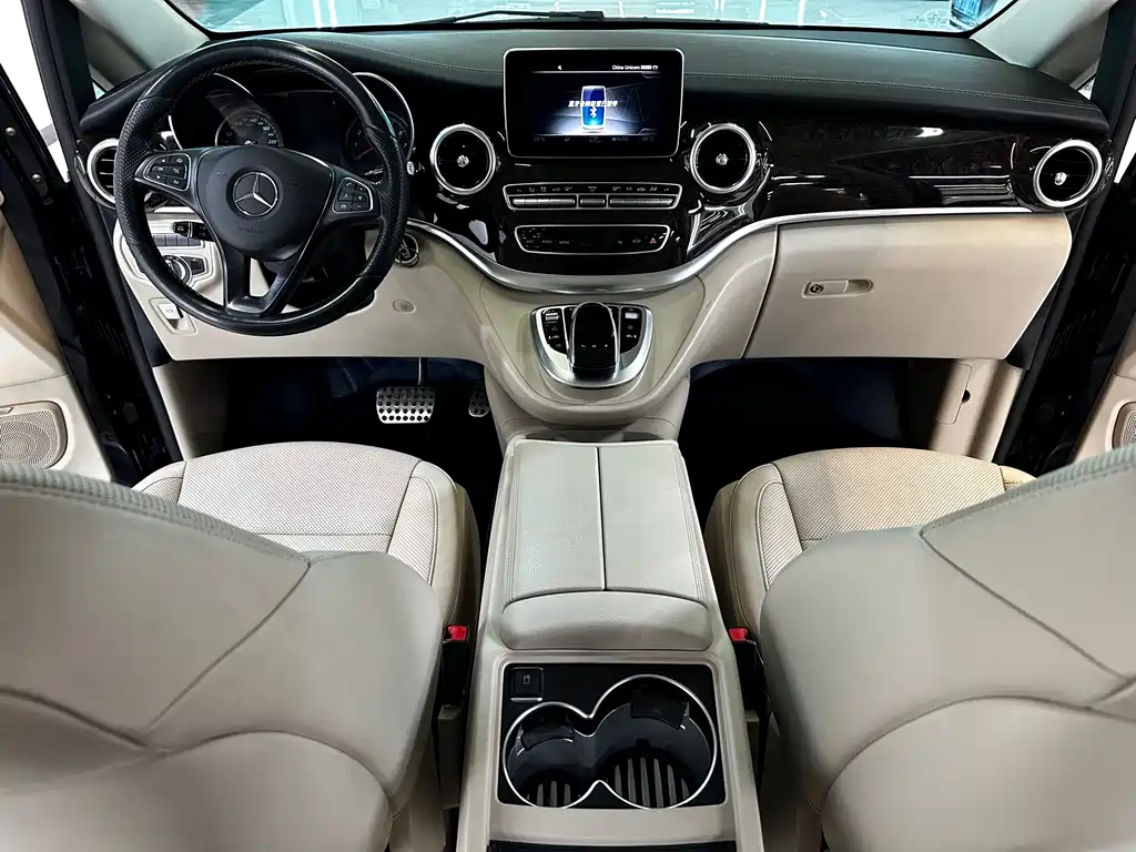 Mercedes-Benz V-Class 2020 — фото 24