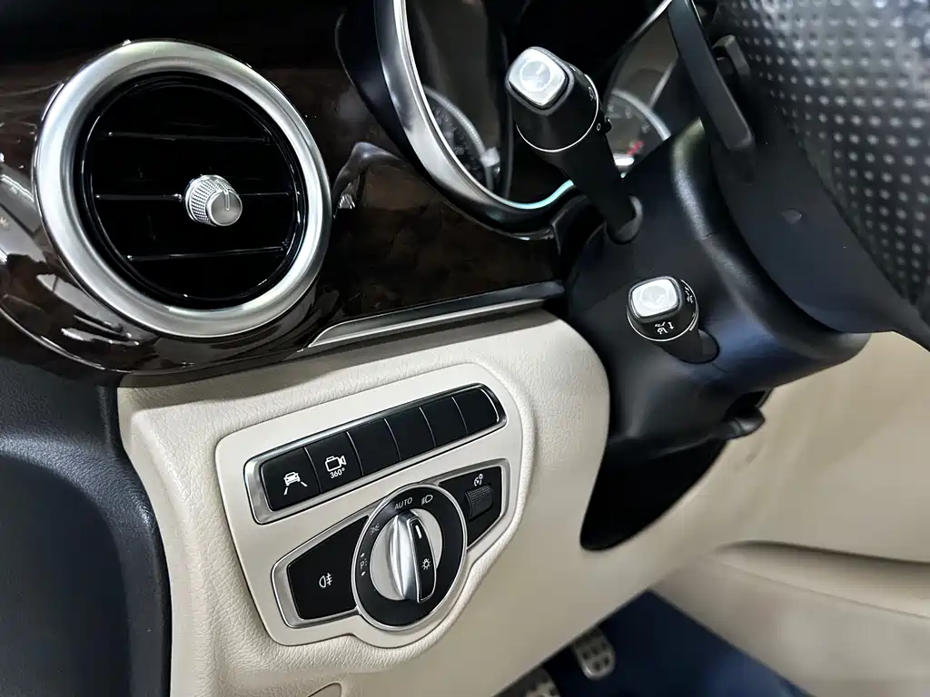 Mercedes-Benz V-Class 2020 — фото 13