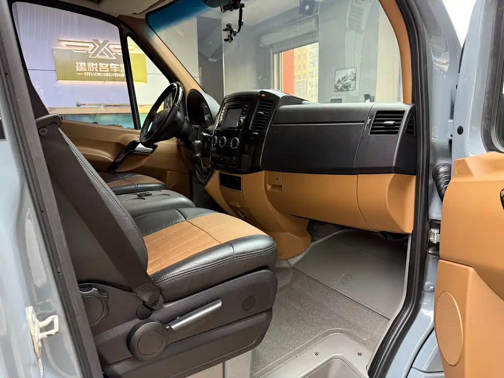 Mercedes-Benz Sprinter 2017 — фото 11