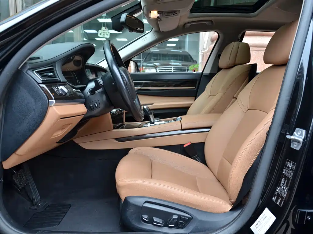 BMW 7 Series 2015 — фото 10