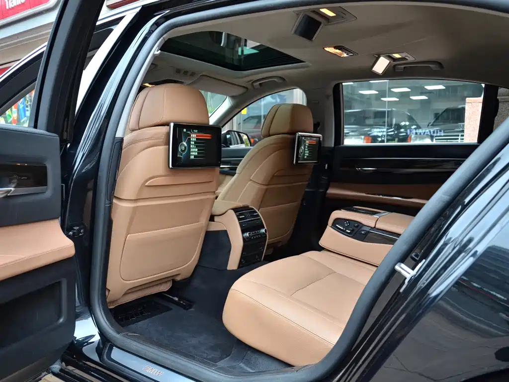 BMW 7 Series 2015 — фото 14