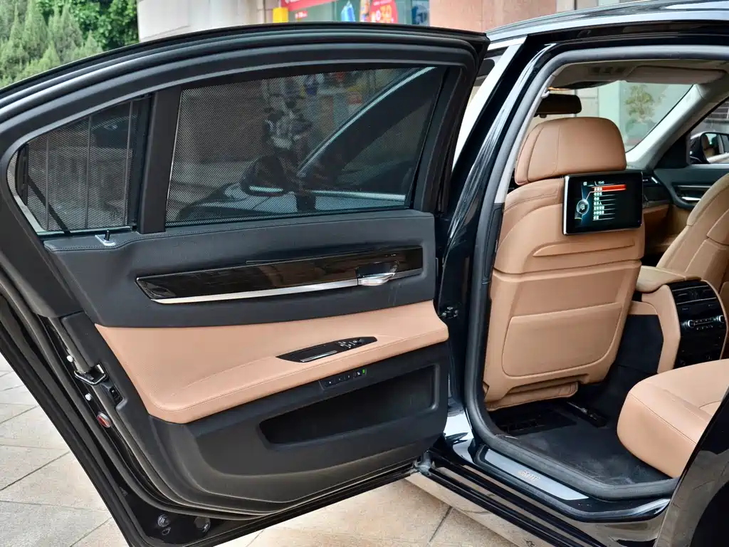 BMW 7 Series 2015 — фото 28