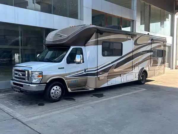 Ford E350 2011