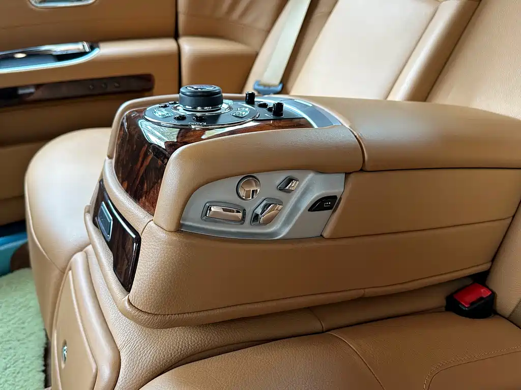Rolls-Royce Ghost 2012 — фото 10