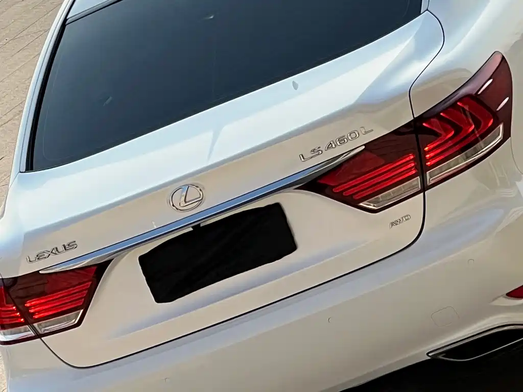 Lexus LS 2016 — фото 16