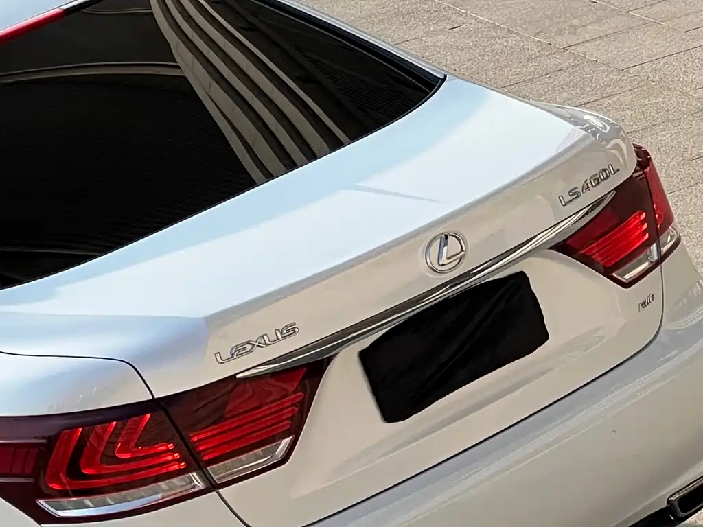 Lexus LS 2016 — фото 13