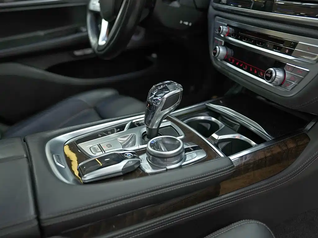 BMW 7 Series 2016 — фото 29