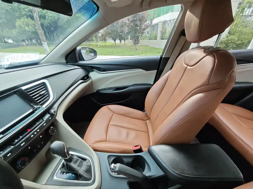 Buick Excelle 2015 — фото 11
