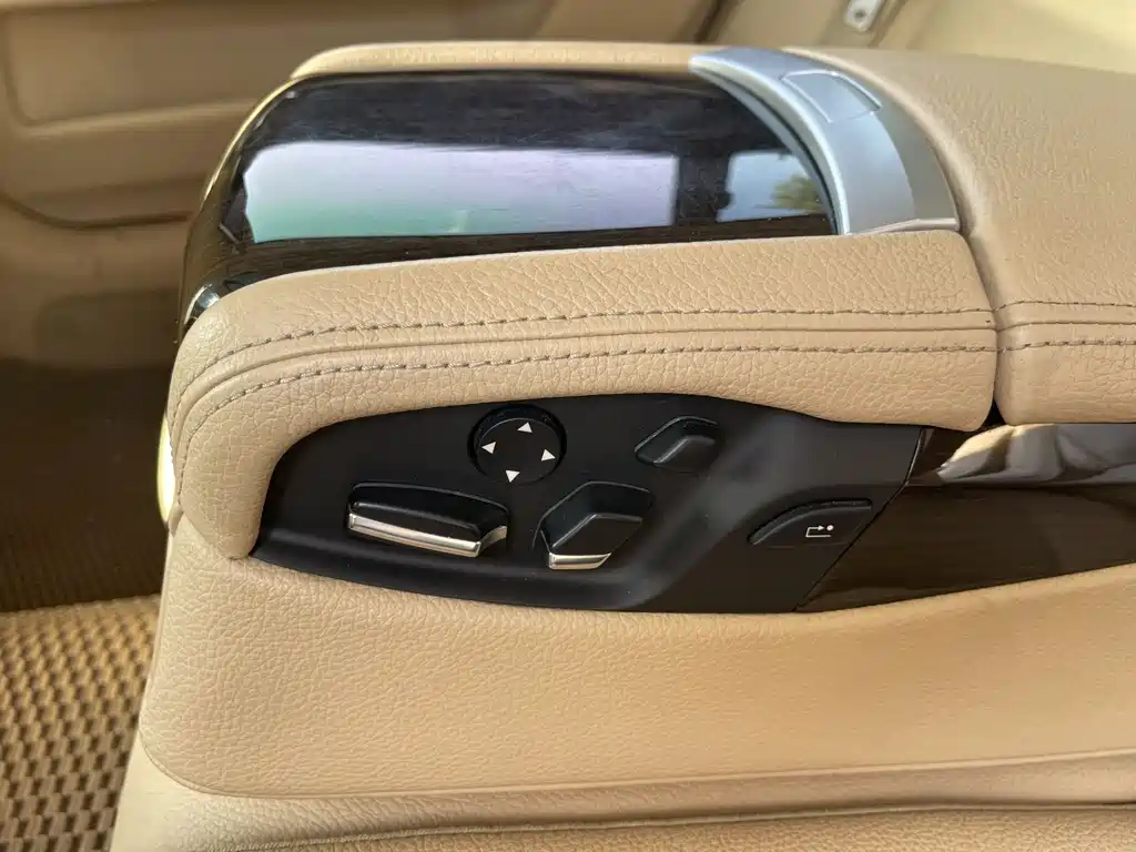 BMW 7 Series 2014 — фото 12